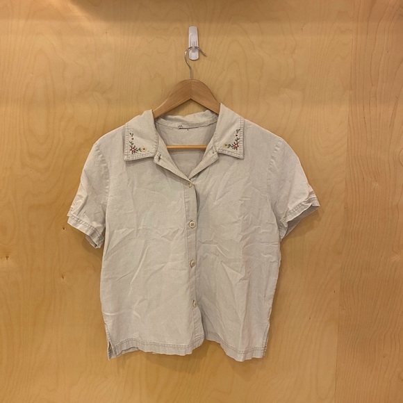 Vintage button up with embroidered detailing - Picture 3 of 4
